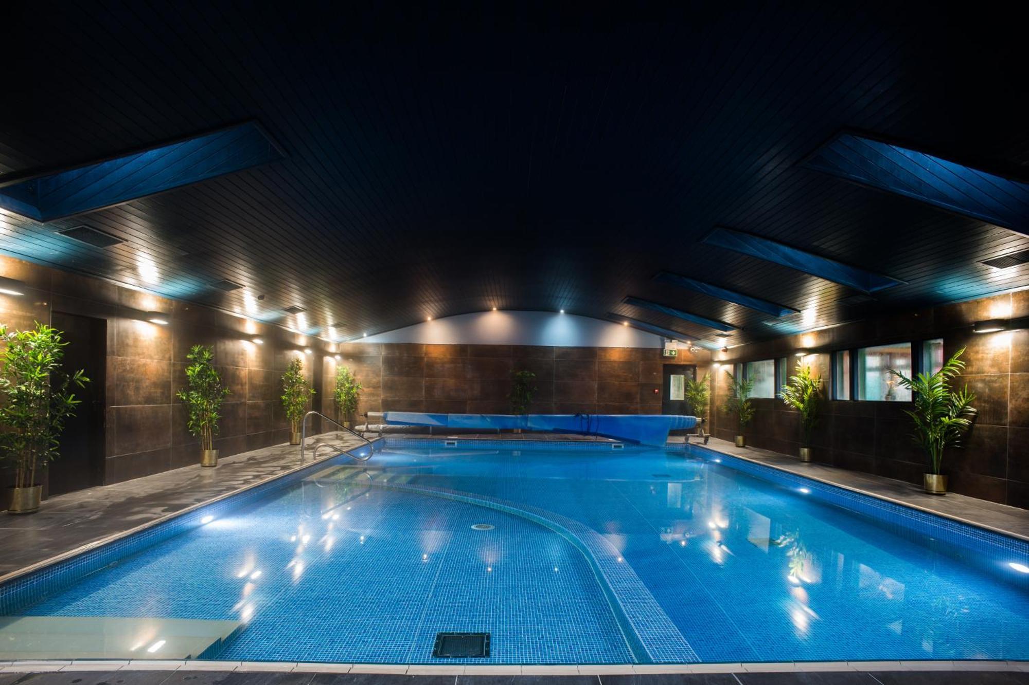 Hotel Holyrood - Leisure Centre & The At Orchids 4*
